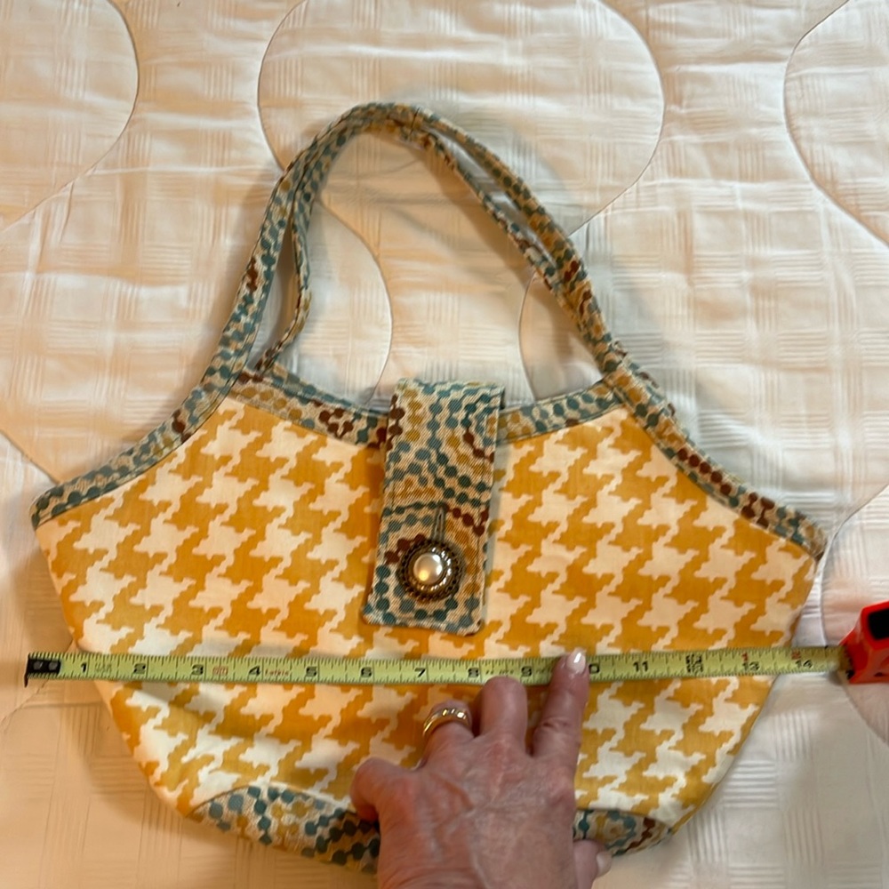 Adorable, cotton handbag with “pearl” adorned button for spring